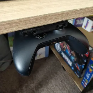 Soporte bajo mesa mando Xbox