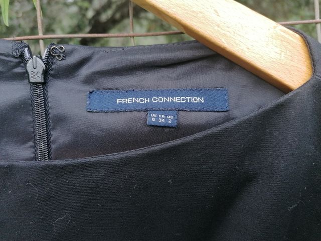 Vestido negro French Connection 