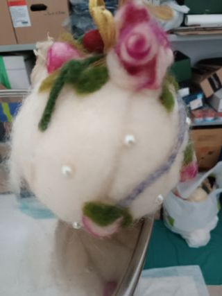 Decorazioni in lana cardata.