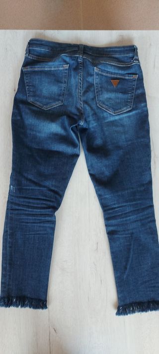 Pantalón pirata Guess talla 26