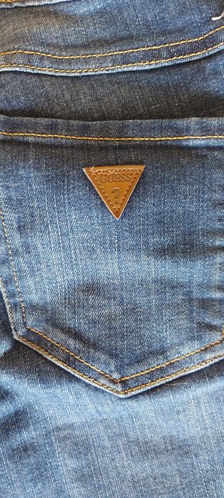 Pantalón pirata Guess talla 26