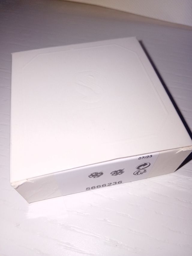 Orecchini a lobo quadrifoglio verde Swarovski