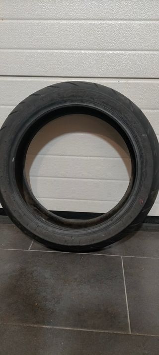 Rueda trasera Pirelli 
