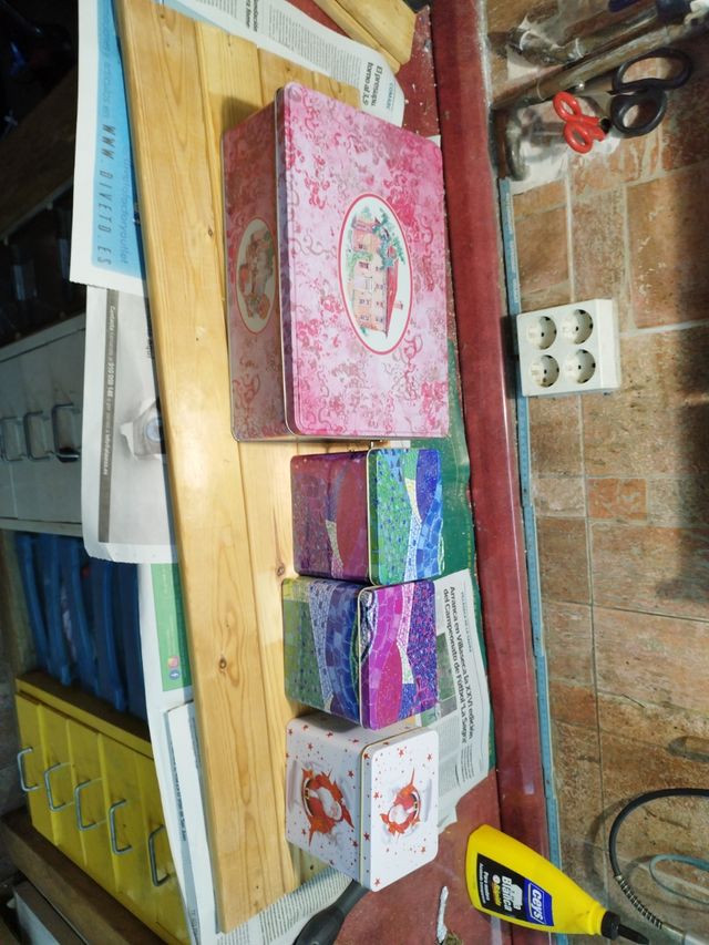 Lote 5 cajas de metal, 4 musicales 