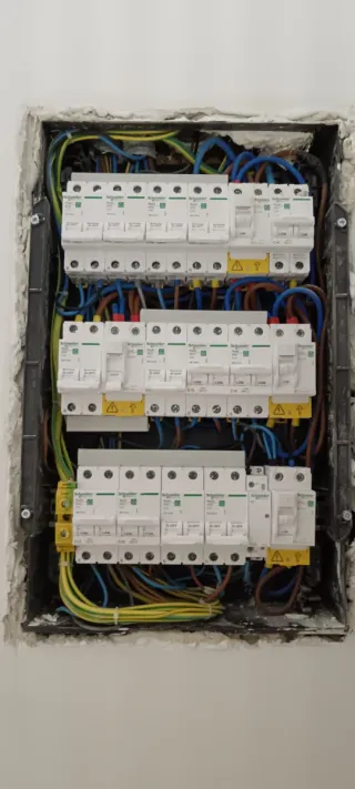 Reformas eléctricas para tu hogar o tu negocio