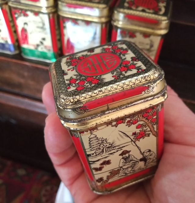 6 Scatoline in latta da the