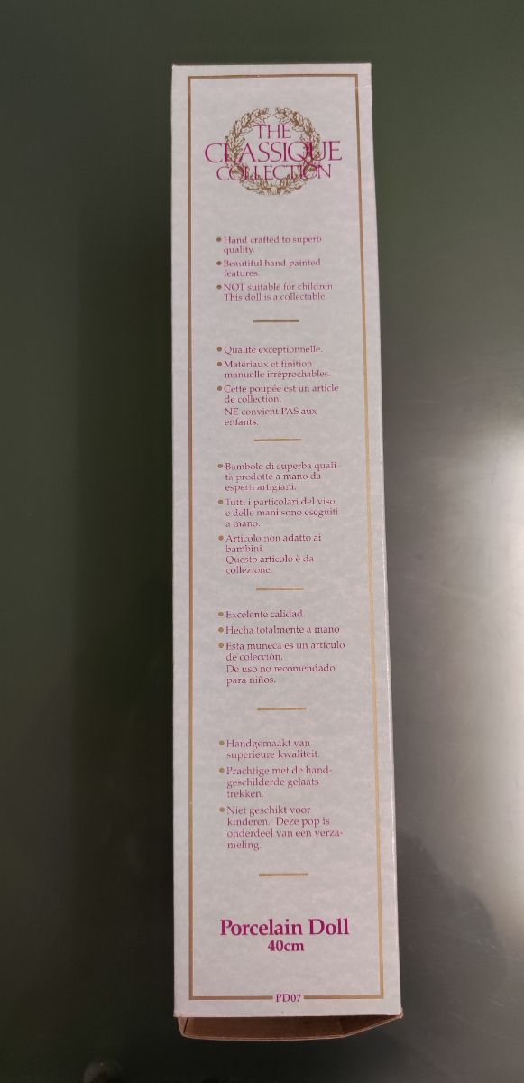 4 Bambole di porcellana. Nuove.