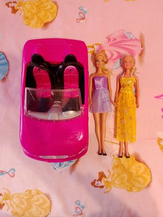 Coche Barbie y muñecas 