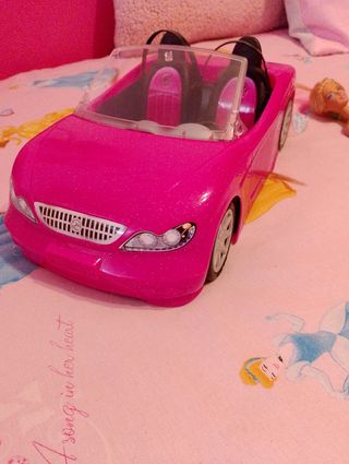 Coche Barbie y muñecas 