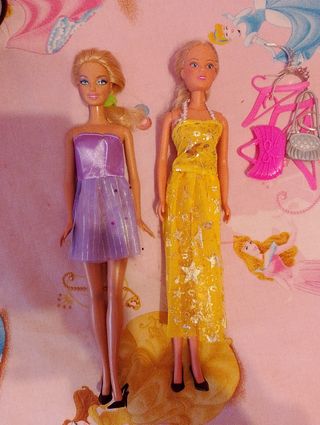 Coche Barbie y muñecas 