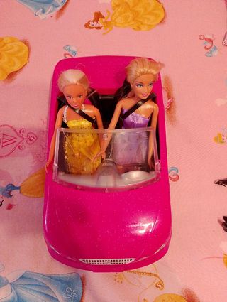 Coche Barbie y muñecas 