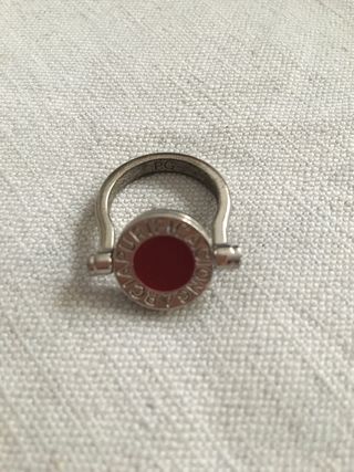 Pulsera y anillo marca Purificacion Garcia.