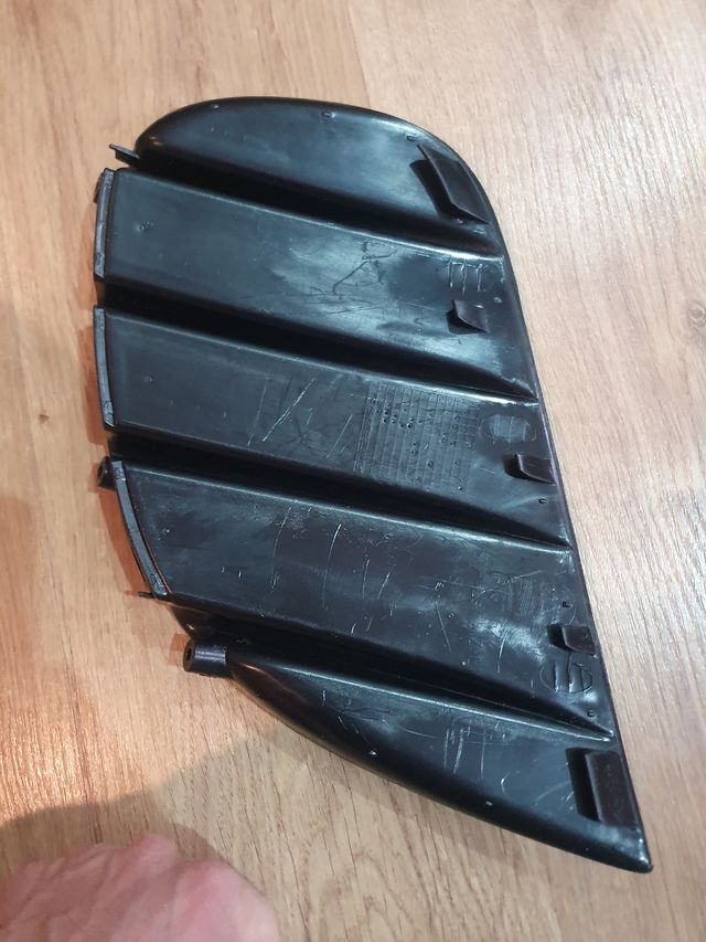 Tapa paragolpes delantero izquierdo 