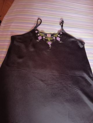 Camisola de raso.
