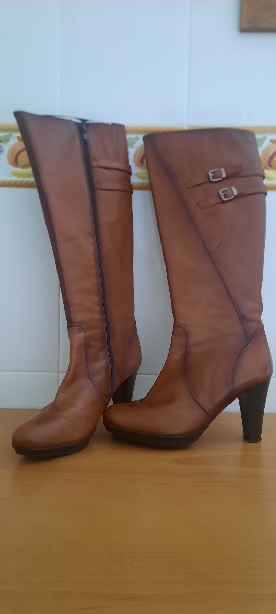 Botas de piel