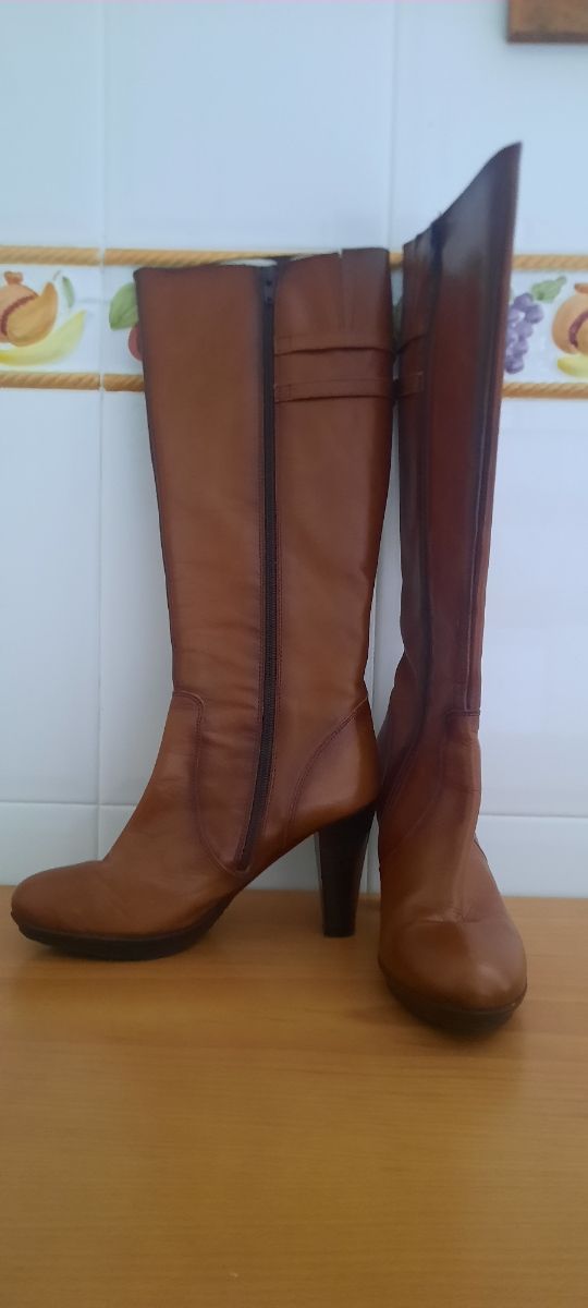 Botas de piel