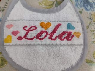 Baberos Personalizados. Punto de cruz.