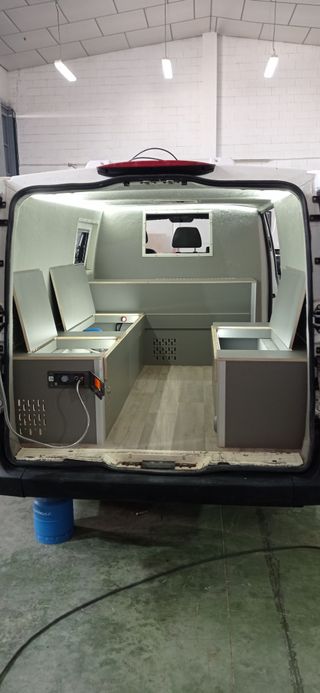 CAMPERIZACIÓN DE VEHÍCULOS