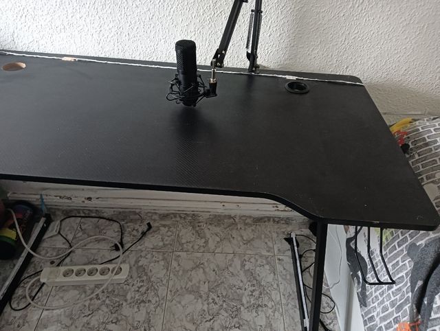 Mesa gamer de fibra de carbono