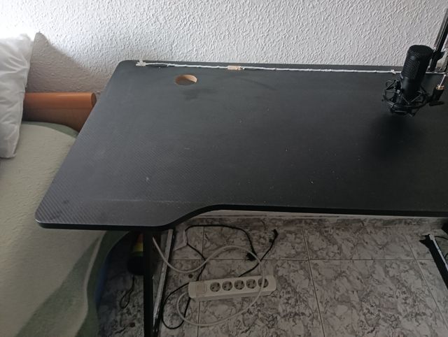 Mesa gamer de fibra de carbono