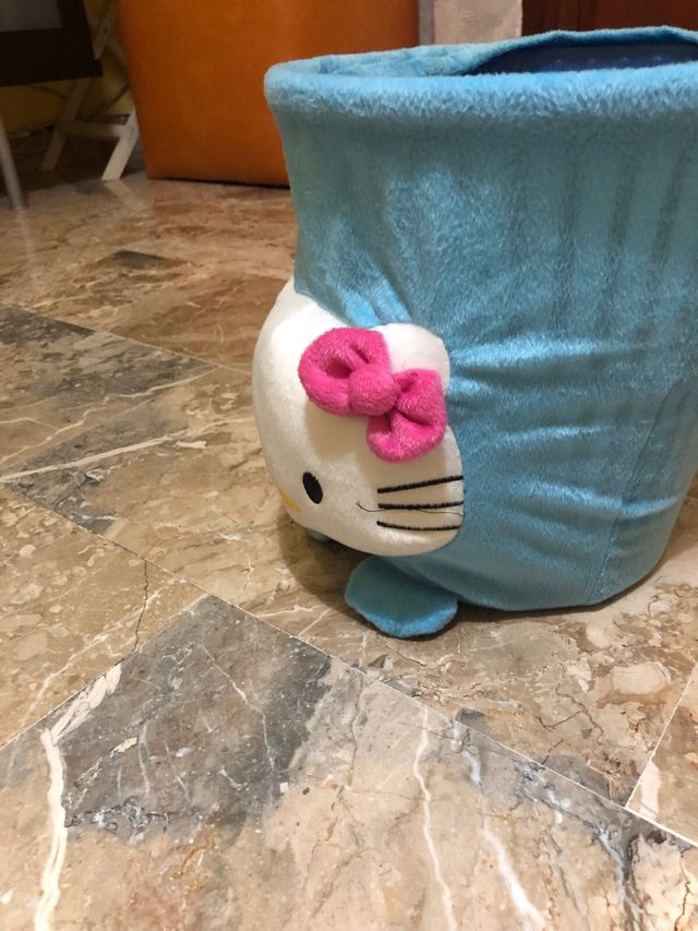 Hello Kitty copricestino coprivaso in pelouche