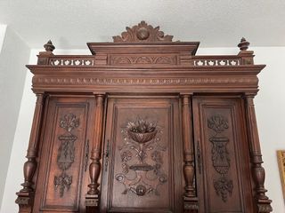 Mueble de madera muy antiguo