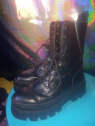 Botas militares de mujer Bershka de segunda mano por 50 EUR en