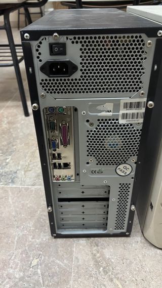 Conjunto de ordenador de escritorio.