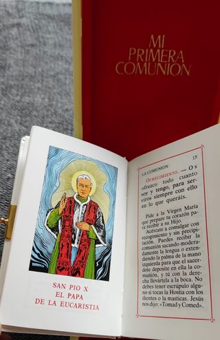 Libro comunión y guantes encaje