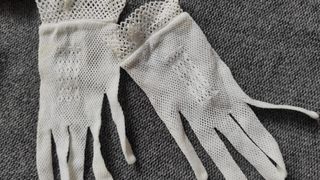 Libro comunión y guantes encaje