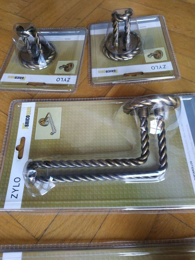 Accesorios baño Colección ZYLO acabado oro viejo