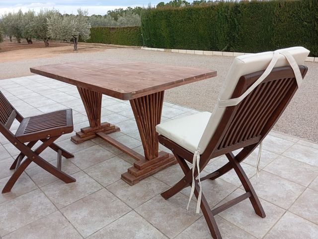 Conjunto mesa, 6 sillas y acolchados a estrenar