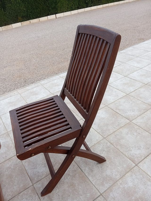 Conjunto mesa, 6 sillas y acolchados a estrenar