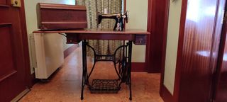 Máquina de coser Alfa antigua