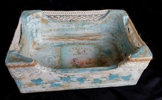 Caja reciclada / Pieza única / Pintada a mano