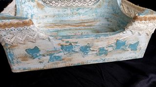 Caja reciclada / Pieza única / Pintada a mano