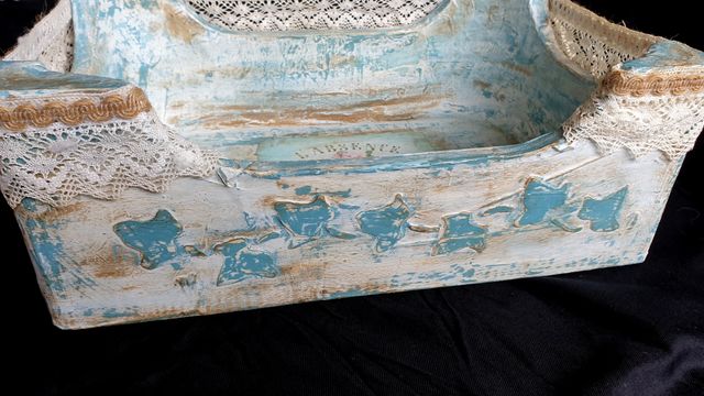 Caja reciclada / Pieza única / Pintada a mano