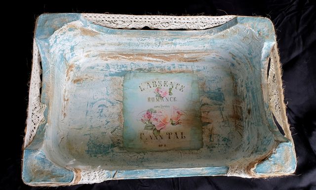 Caja reciclada / Pieza única / Pintada a mano