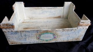 Caja reciclada / Pieza única / Pintada a mano