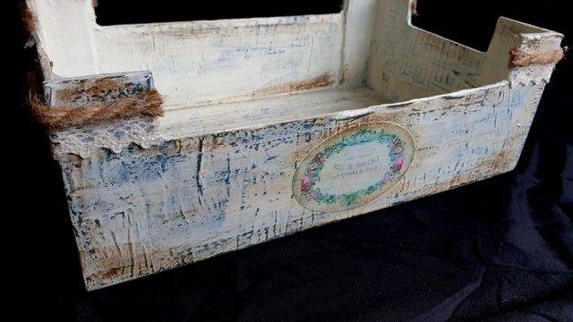 Caja reciclada / Pieza única / Pintada a mano