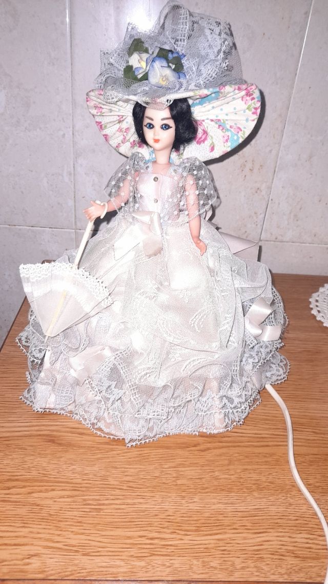 Muñeca lámpara antigua