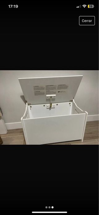 baul de madera blanco