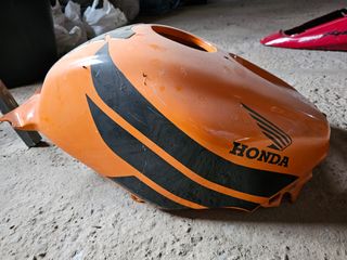 Tapa depósito cbr 600 2004