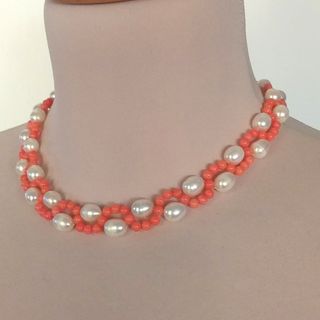 Collar de coral rosa con perlas naturales 