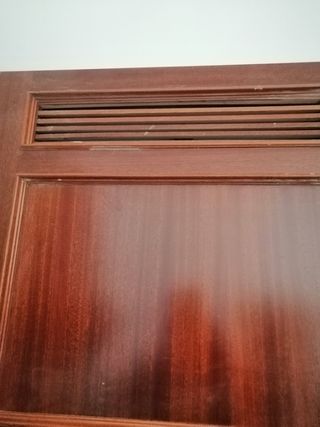 tres puertas de madera