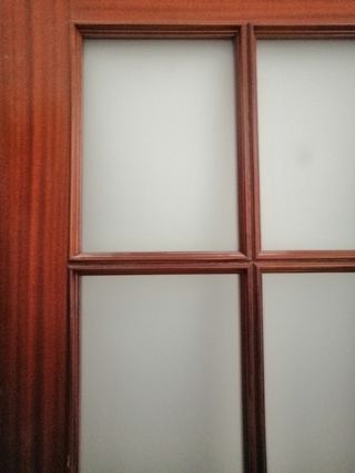 tres puertas de madera