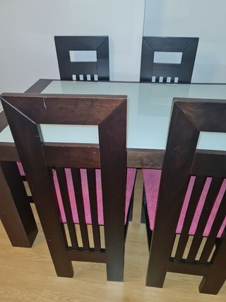 Conjunto de mesa con seis sillas