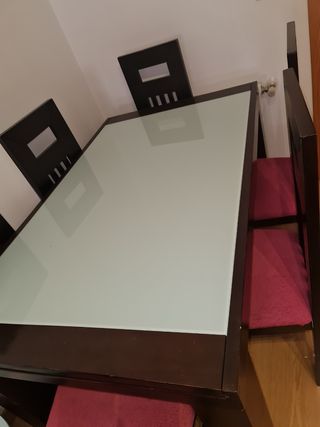 Conjunto de mesa con seis sillas