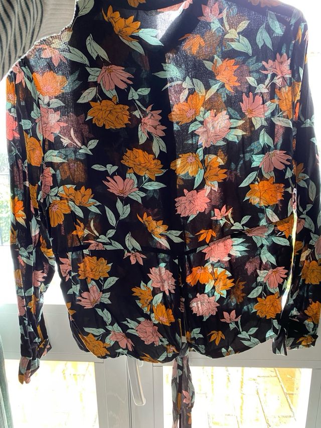 Camisa de flores Lefties