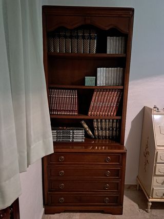 Due librerie in legno massello